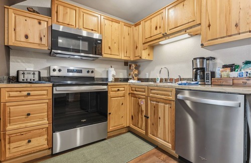 Fall River Estates Condo | Fall River Hideaway Private Hot Tub Close to RMNP