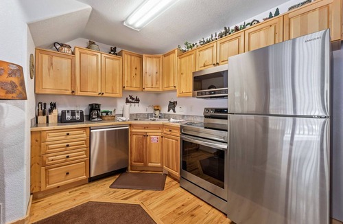 Fall River Estates Condo | Fall River Hideaway Fireplace Close to RMNP