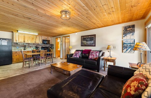 Fall River Estates Condo | Fall River Suite Jetted Tub Fireplace Close to RMNP
