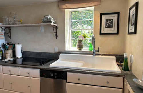 Laguna Beach Cottage | Fall/Winter stays available - Charming Beach View Cottage