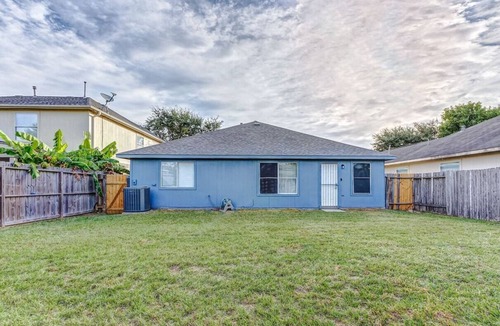 Houston House | Fallen Oak Gataway