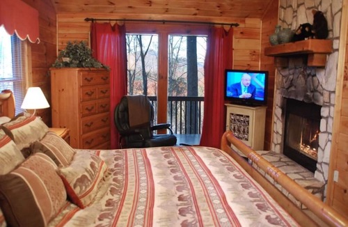 Bryson City Cabin | Falling Waters - Free Estate Tours - Secluded Luxury Cabin - Near Majestic River