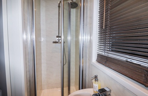 Saint Asaph Cottage | FALLOWS, pet friendly, with hot tub in St Asaph