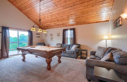 Rockbridge Cabin | Falls Lodge | Hocking Hills, 7BR Estate, Pool