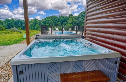 Rockbridge Cabin | Falls Lodge | Hocking Hills, 7BR Estate, Pool