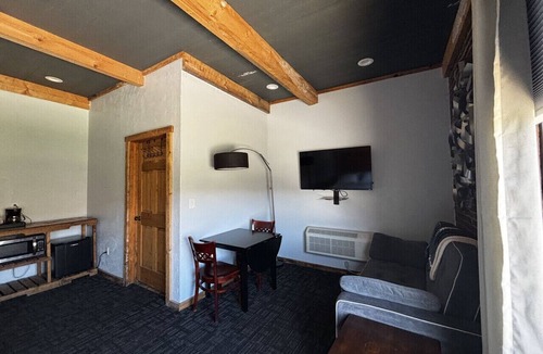 Ohiopyle Apartment | Falls Market Inn Riverview, Bike Trail, Fallingwater Hotel, 1 KIng Bed 1 Futon