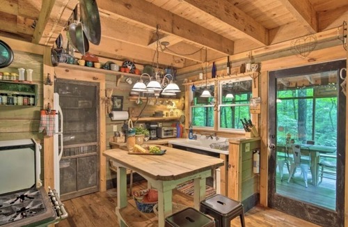 Chatsworth Cabin | Falls View Cabin at Dennis Mill on designated trout stream.