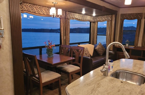 Yarmouth House | False Harbour Beach Paradise. Directly on the beach. worlds highest tides