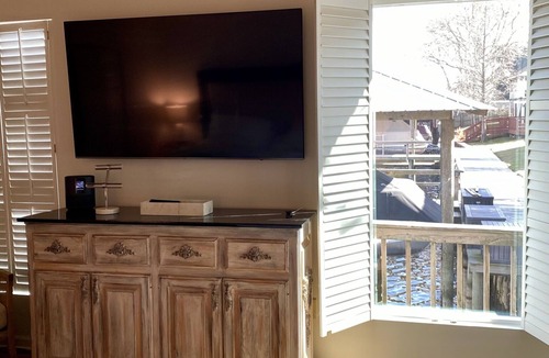 Oscar House | False River waterfront property 30 minutes from Baton Rouge