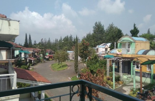 Cipanas House | Fame Villa Castle Hook Kota Bunga
