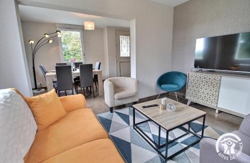 Plourivo House | Familial