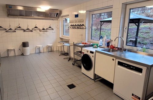 Lam Apartment | Familienappartement BayVista mit Terrasse by Interhome