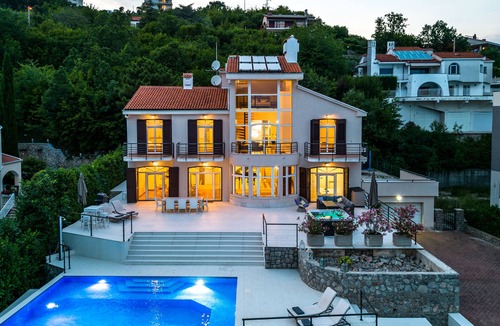 Bregi Villa | Familienfreundliche Villa mit Unglaublicher Aussicht auf die Kroatische Riviera