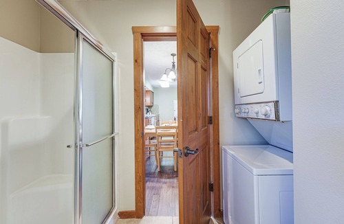Indian Point Cottage | Families Welcome! Branson Resort-style Getaway