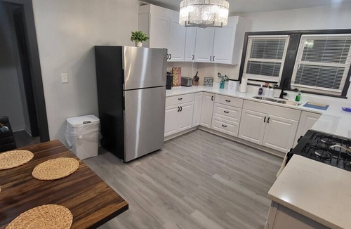Mayfield Heights House | Family 3BR Home King Bed Close to Everything