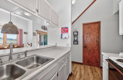 Silvercreek House | Family and pet friendly 3 bedroom rental with great views