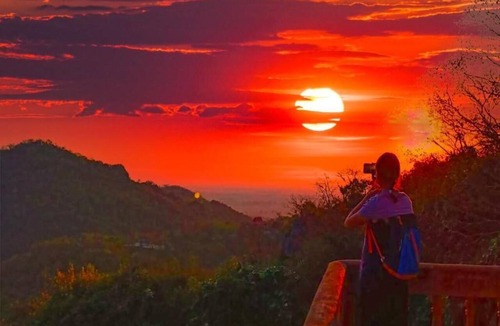 Banan Hostel | Family Batcave Homestay - Hostel