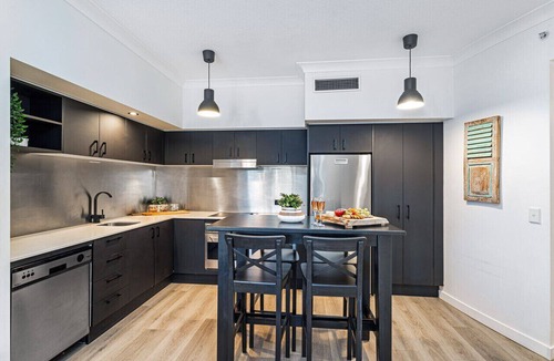 Surfers Paradise Apartment | `Family Beach Getaway` by Inn Paradise