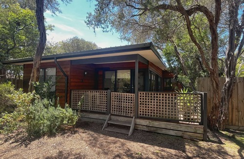 Tootgarook House | Family Beach House · Pets Welcome · Fenced Yard · 1km to Bay Beach · Sleeps 10