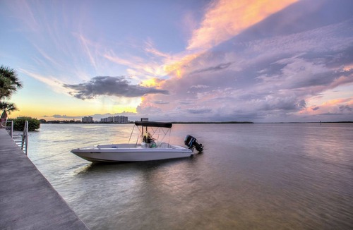 Fort Myers Beach Hotel | Family Beach Retreat with Pool and Parking Near Fort Myers Beach Pier | 4 Units