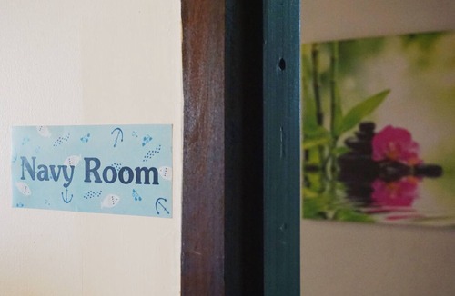 Samsen Nai Cabin | Family Boutique Rooms Near Victory Monument BTS Station