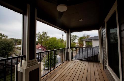 Near East Side House | Family Casa San Antonio Steps to Alamo Riverwalk Pkg