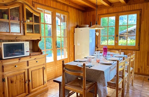 Les Gets Ski Chalet | Family chalet near slopes with WiFi and parking