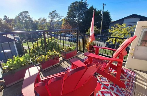 James Bay House | Family Cottage-House in Scenic James Bay, Victoria: 1 Blk to Ocean & Ogden Pt!