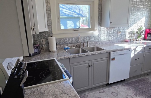 Put-in-Bay Cottage | Family Cottage No. 6 ☼ in charming Put-in-Bay Sleeps 6