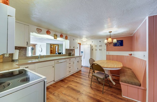Chaumont Cottage | Family Cottage on Chaumont Bay, Walk to Downtown