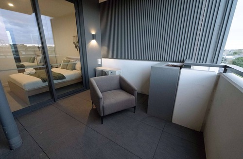 Clayton South Apartment | Family Cozy 2 Bed Apartment near Shops & Dining