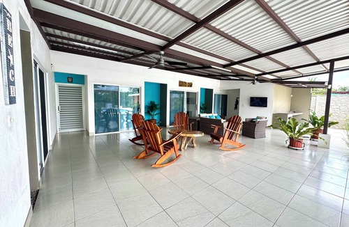 Parrita House | Family-Friendly 4BR Oasis with A/C & Pool near Playa Bandera