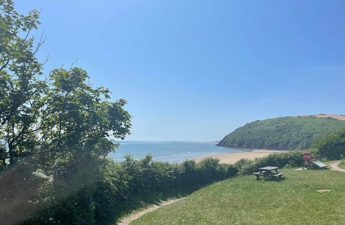 Llansteffan House | Family & dog friendly seaside flat Llansteffan Carmarthen West Wales sleeps 5