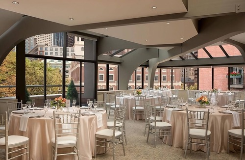 Government Center House | Family Escapade! 3 Classy Units, Minutes To Carson Beach & Boston Public Garden!