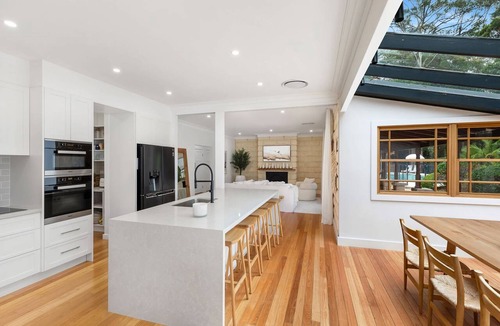 Picketts Valley House | Family Estate · Pool · Sleeps 12 · 5 to Beach