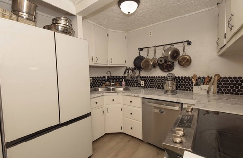 Fairview Other | Family Farmhouse in the City - 5 bedrooms
