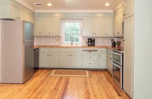 New Providence House | Family Farmhouse w/Suite & Game Room