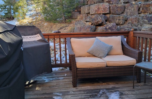 Dillon House | Family friendly 2 bedroom PLUS den! 15m walk to Dillon Amphitheater! 2 Hot tubs!