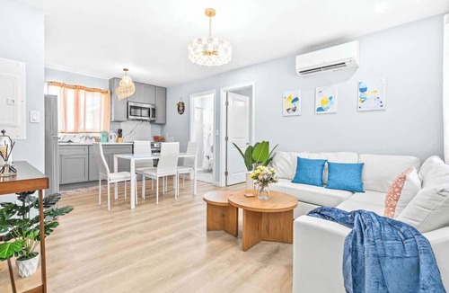 McCully - Moiliili House | Family-friendly 2BD 2BA 2 Parkings Honolulu Home