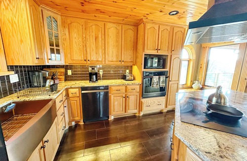 Purlear Cabin | Family Friendly 3 Bear Cubs Cabin-Buck Mtn-EV Charger,AC,Views