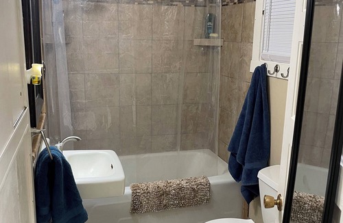 Spanish Fork House | Family-friendly 3 bdrm, office, large open kitchen with dining area & library.