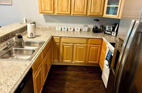 Gainesville House | Family-Friendly 3BR/3BA Gainesville Condo Near Downtown & Lake