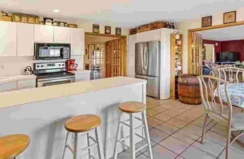 Westhampton House | Family Friendly 6 Bedroom Waterfront 3 Acre Pool & Hot Tub FREE EV Charger