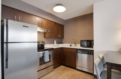 Reno/Tahoe Airport Hotel | Family-friendly Accommodation! w/Fully-equipped Kitchen and FREE Breakfast!