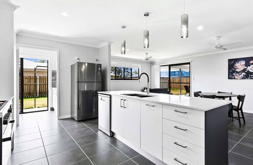 Eli Waters House | Family Friendly Beach House in Point Vernon