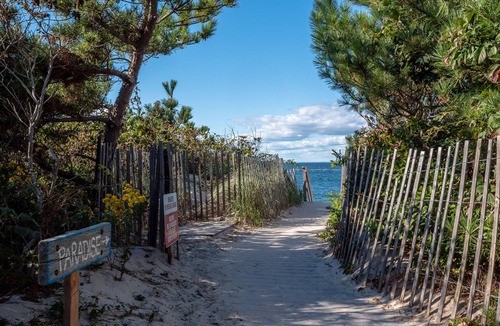 Culloden Shores House | Family Friendly Beach House, Walking distance to Private Beach