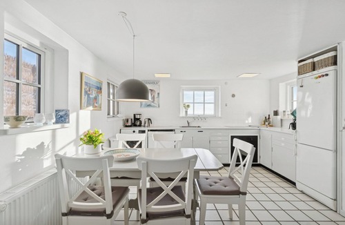 Arnager House | Family-friendly beachside holiday home