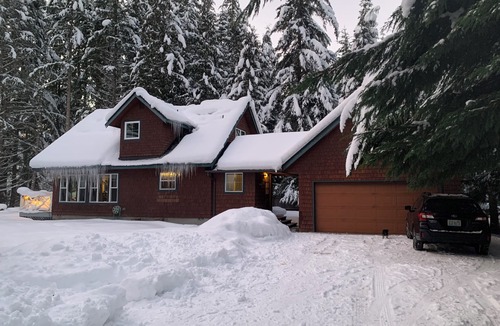 Enumclaw Cabin | Family-friendly cabin along the White River 10 min to Crystal Mtn/Mt. Rainer NP