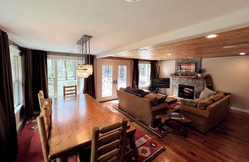 Enumclaw Cabin | Family-friendly cabin along the White River 10 min to Crystal Mtn/Mt. Rainer NP