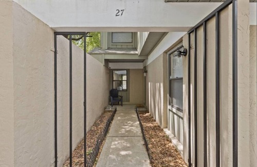 Gainesville Condo | Family Friendly Condo w/Dart Board+Games